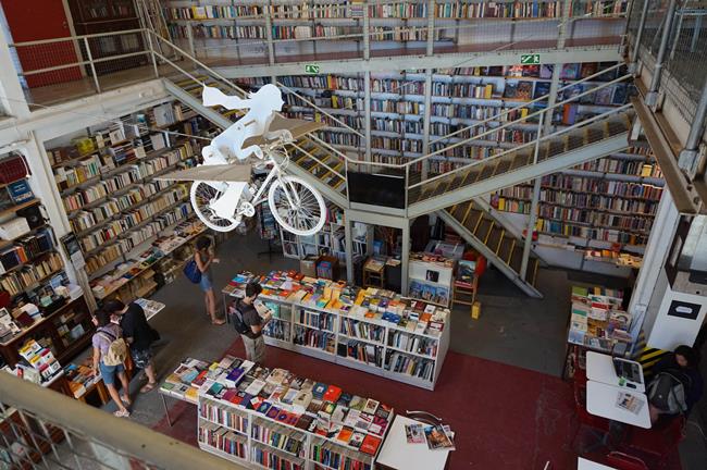 37928_Leer-Bookstore-2